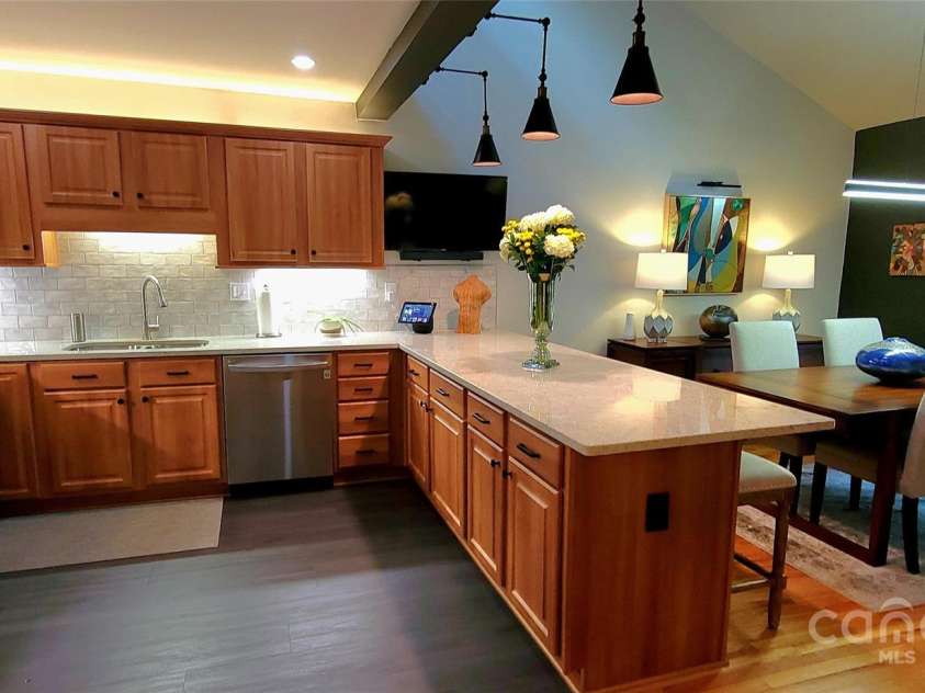 308 Woodfield Drive, Asheville, NC 28803.  MLS# CAR4264243, YatesRealty ID 26846. 