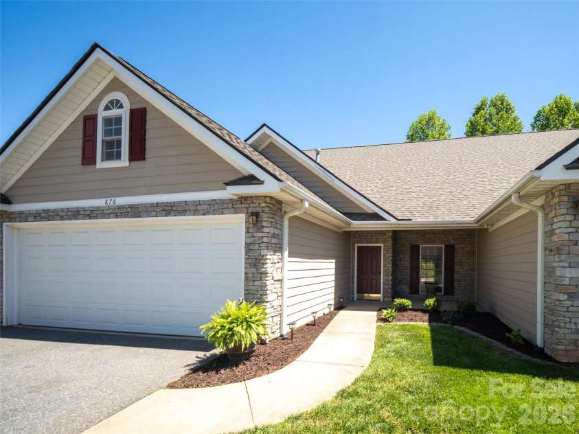 876 Pointe Drive, Asheville, NC 28806.  MLS# CAR4384138, YatesRealty ID 26846. 