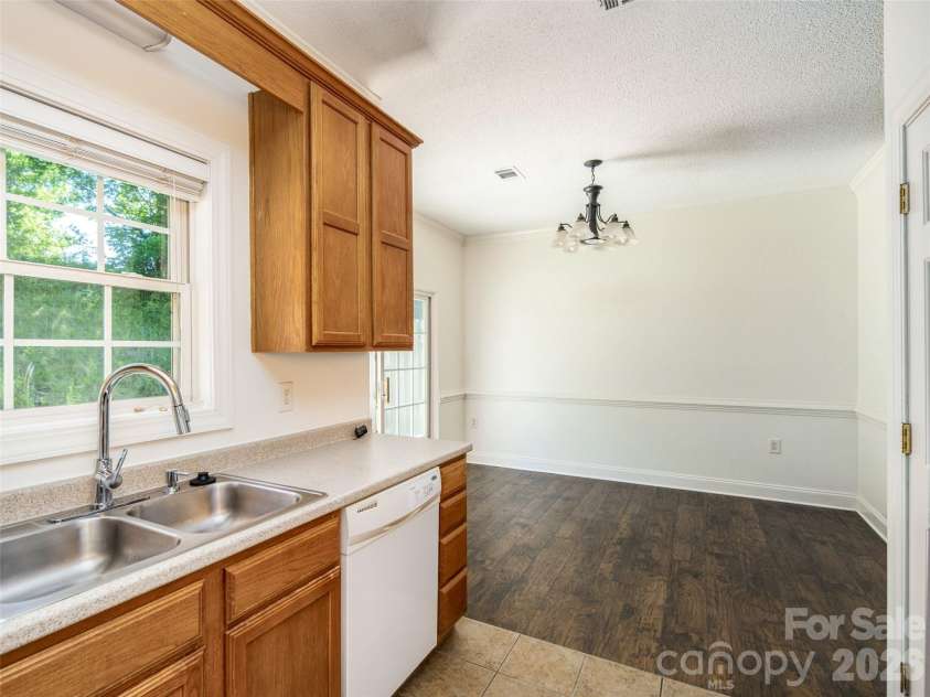 876 Pointe Drive, Asheville, NC 28806.  MLS# CAR4384138, YatesRealty ID 26846. 