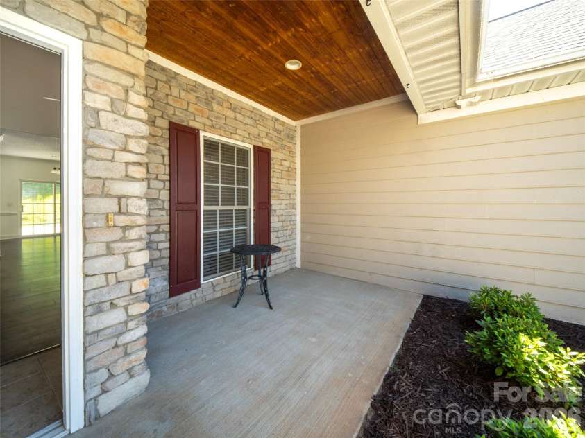 876 Pointe Drive, Asheville, NC 28806.  MLS# CAR4384138, YatesRealty ID 26846. 
