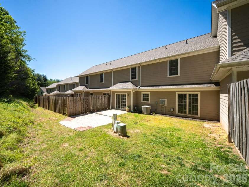 876 Pointe Drive, Asheville, NC 28806.  MLS# CAR4384138, YatesRealty ID 26846. 