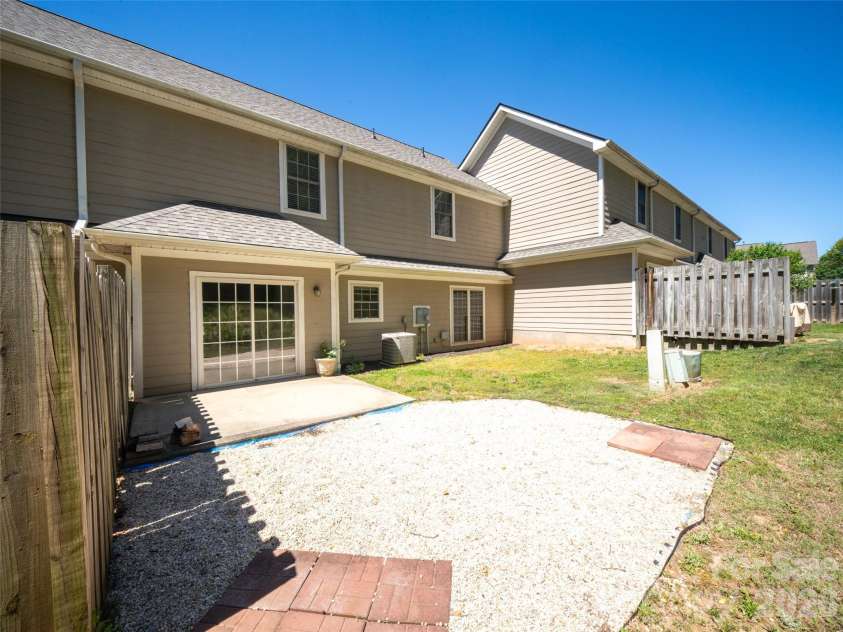 876 Pointe Drive, Asheville, NC 28806.  MLS# CAR4384138, YatesRealty ID 26846. 