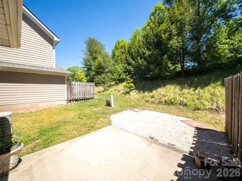 876 Pointe Drive, Asheville, NC 28806.  MLS# CAR4384138, YatesRealty ID 26846. 