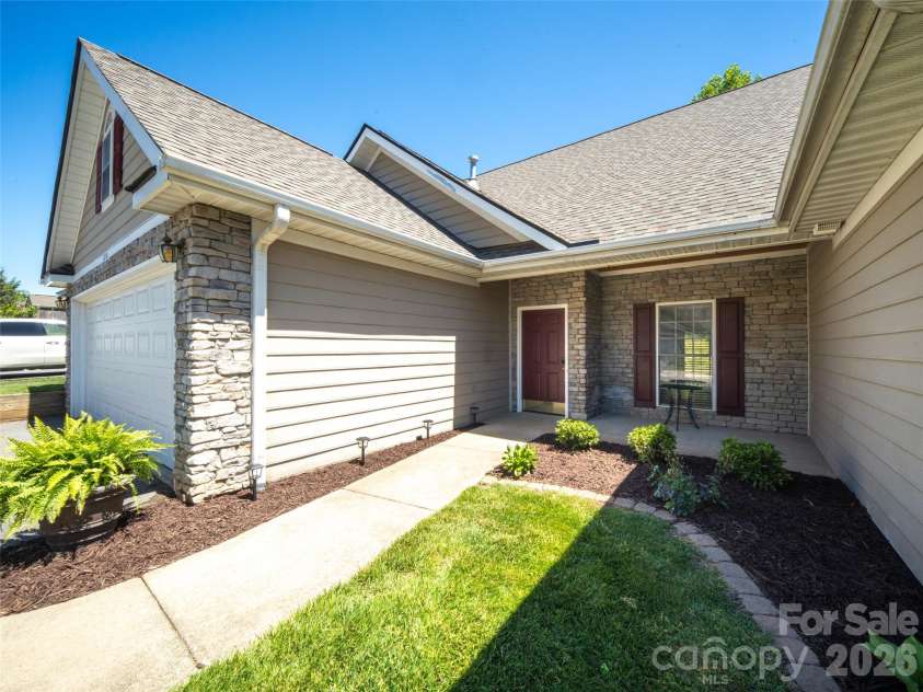 876 Pointe Drive, Asheville, NC 28806.  MLS# CAR4384138, YatesRealty ID 26846. 