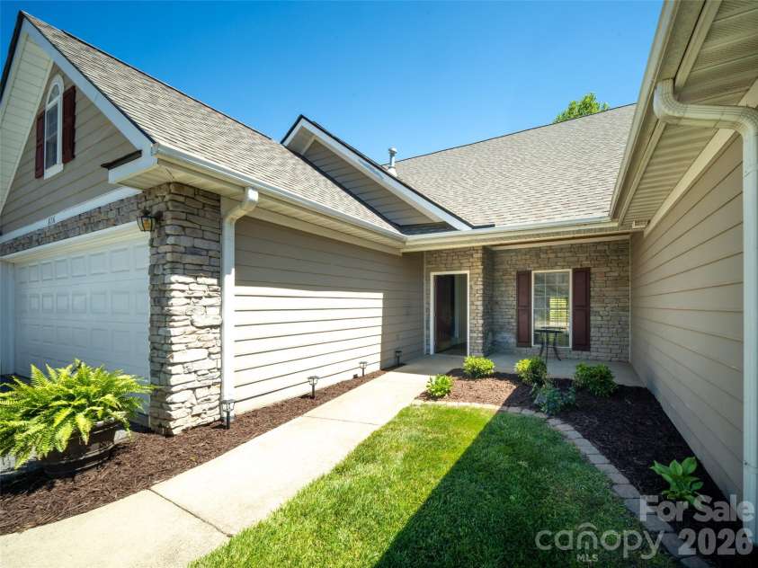 876 Pointe Drive, Asheville, NC 28806.  MLS# CAR4384138, YatesRealty ID 26846. 
