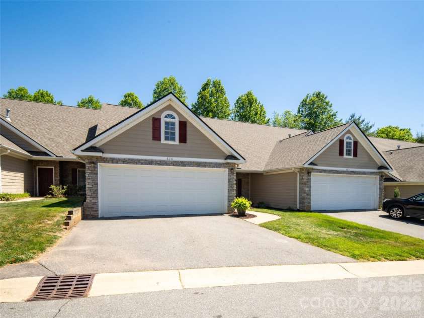 876 Pointe Drive, Asheville, NC 28806.  MLS# CAR4384138, YatesRealty ID 26846. 