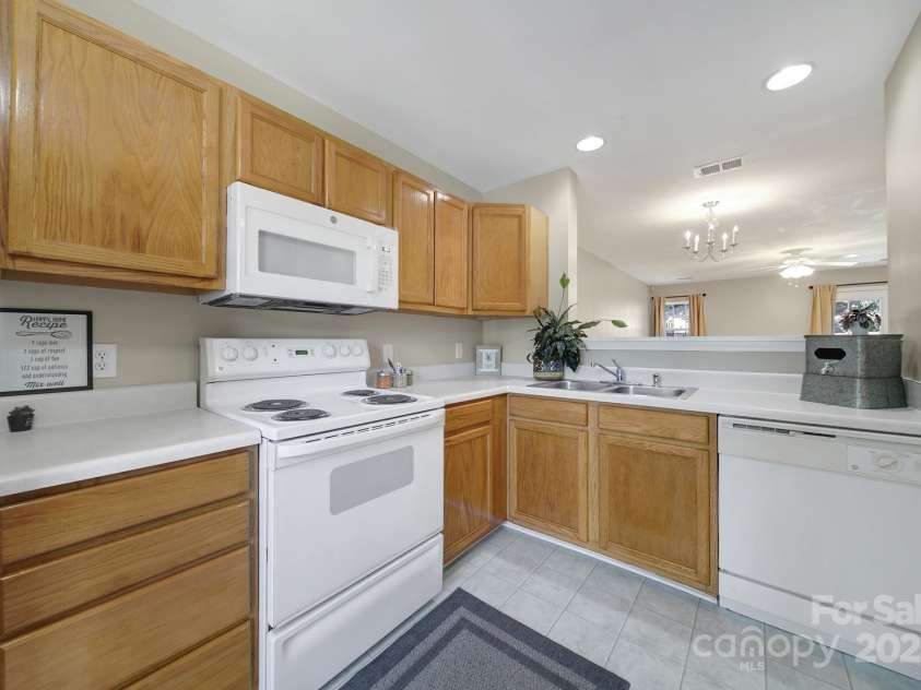 10078 Pergola View Court, Charlotte, NC 28213.  MLS# CAR4271235, YatesRealty ID 26849. 