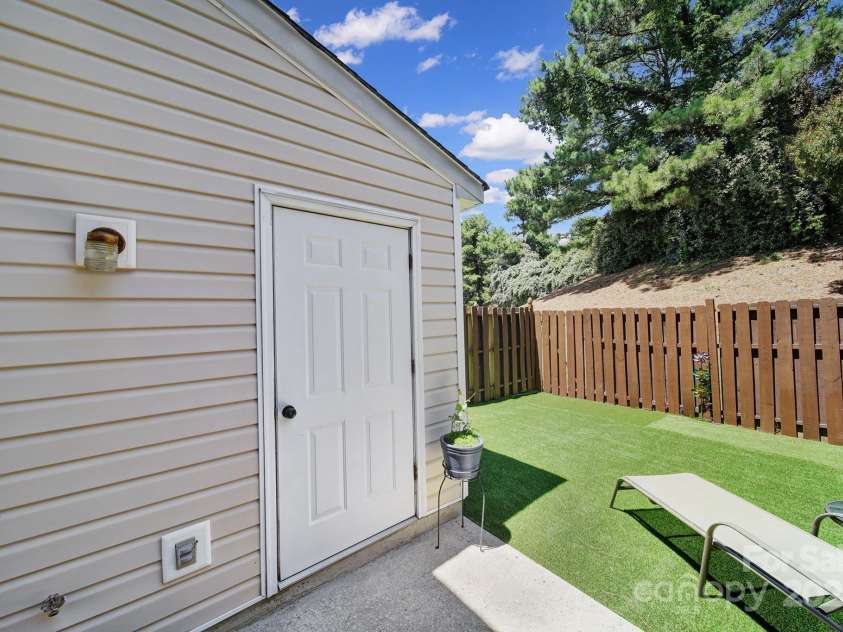 10078 Pergola View Court, Charlotte, NC 28213.  MLS# CAR4271235, YatesRealty ID 26849. 