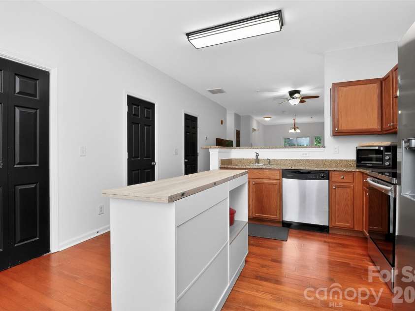 3909 Picasso Court, Charlotte, NC 28205.  MLS# CAR4384891, YatesRealty ID 26850. 