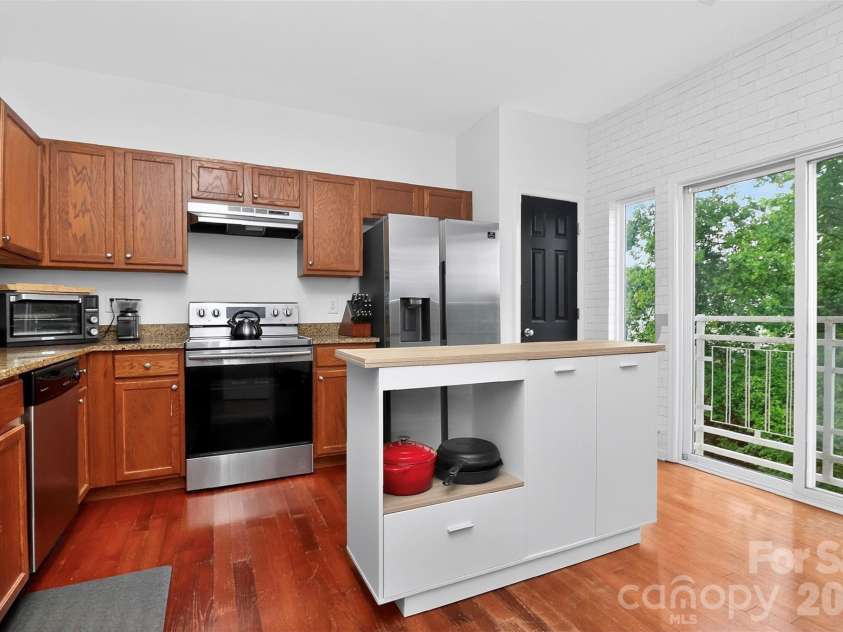3909 Picasso Court, Charlotte, NC 28205.  MLS# CAR4384891, YatesRealty ID 26850. 