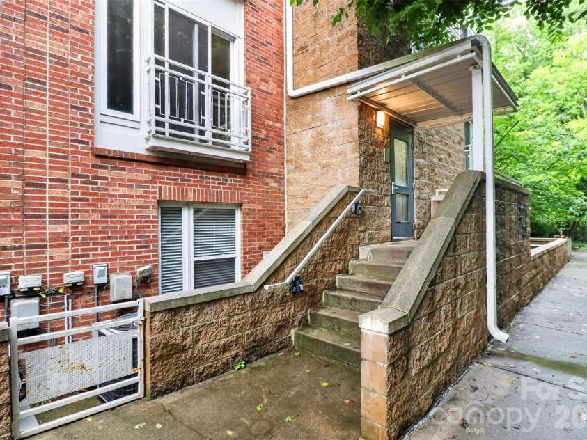 3909 Picasso Court, Charlotte, NC 28205.  MLS# CAR4384891, YatesRealty ID 26850. 