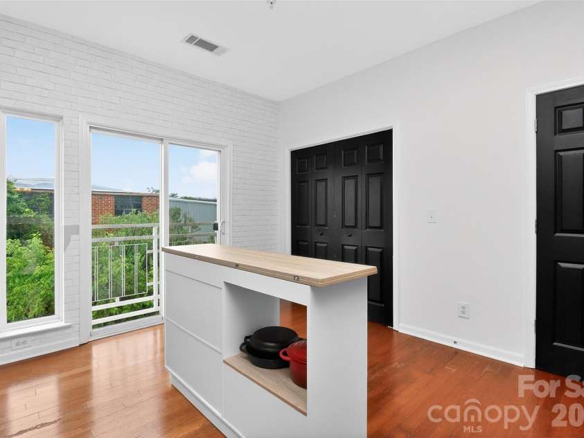 3909 Picasso Court, Charlotte, NC 28205.  MLS# CAR4384891, YatesRealty ID 26850. 