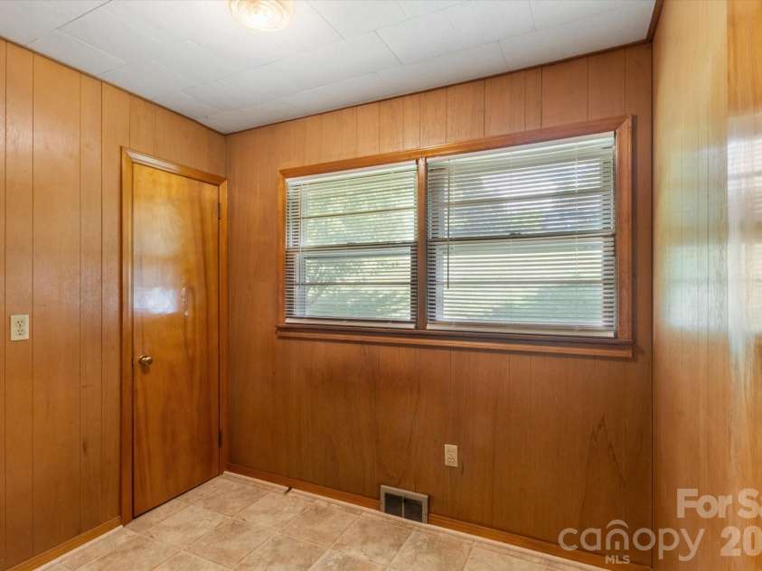 295 Bramlett Drive, Waynesville, NC 28785.  MLS# CAR4381280, YatesRealty ID 26852. Flex room with closet