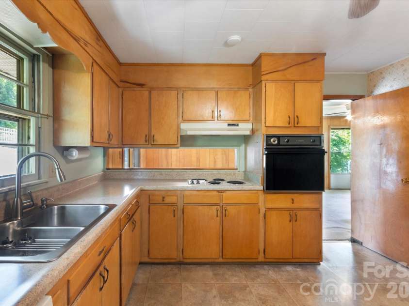 295 Bramlett Drive, Waynesville, NC 28785.  MLS# CAR4381280, YatesRealty ID 26852. Retro wall oven!