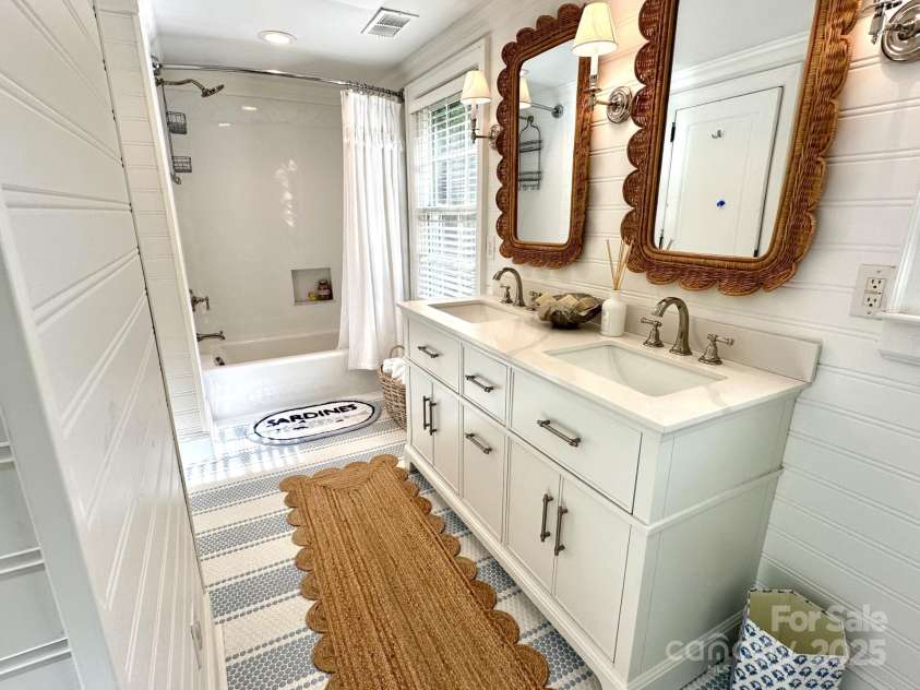 7794 Live Oaks Drive, Denver, NC 28037.  MLS# CAR4234292, YatesRealty ID 26852. Hall bath level 2