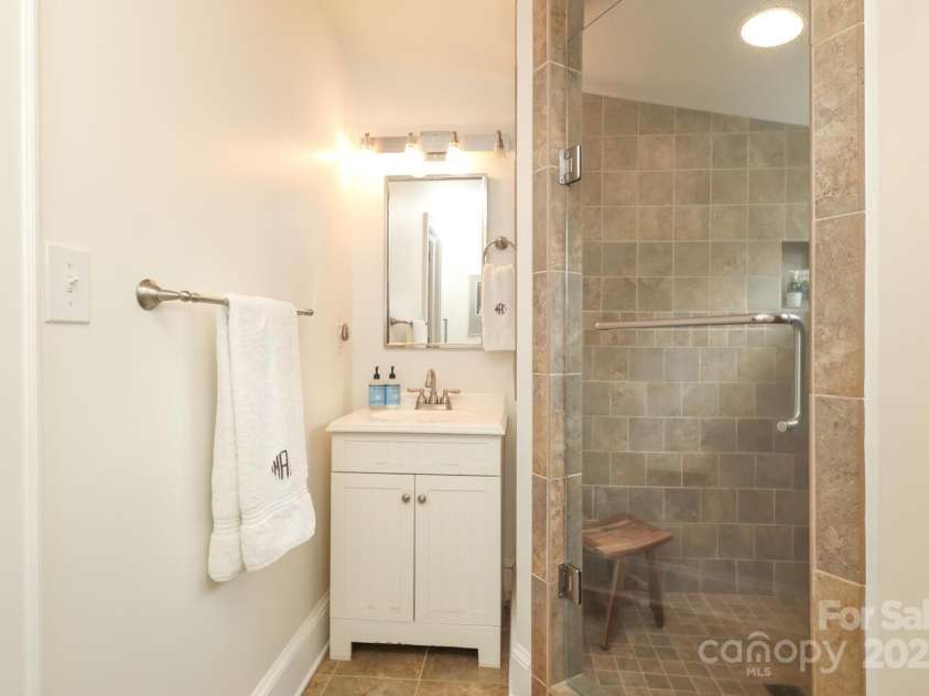 7794 Live Oaks Drive, Denver, NC 28037.  MLS# CAR4234292, YatesRealty ID 26852. Hall bath level 2, Carriage/Guest house