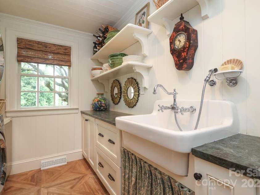 7794 Live Oaks Drive, Denver, NC 28037.  MLS# CAR4234292, YatesRealty ID 26852. Main floor laundry