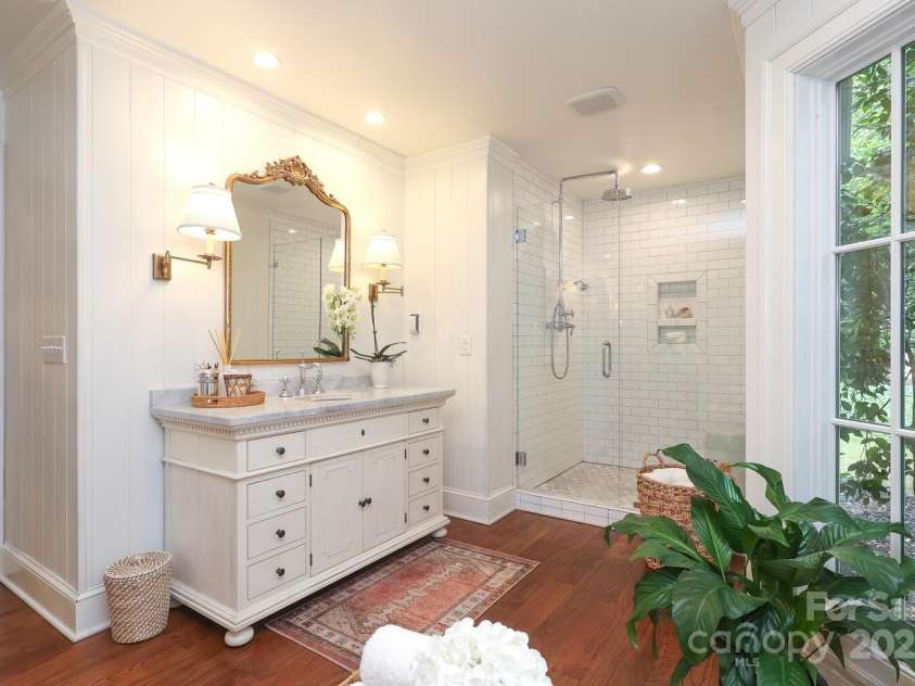7794 Live Oaks Drive, Denver, NC 28037.  MLS# CAR4234292, YatesRealty ID 26852. Primary bath