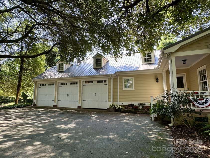 7794 Live Oaks Drive, Denver, NC 28037.  MLS# CAR4234292, YatesRealty ID 26852. Three car garage