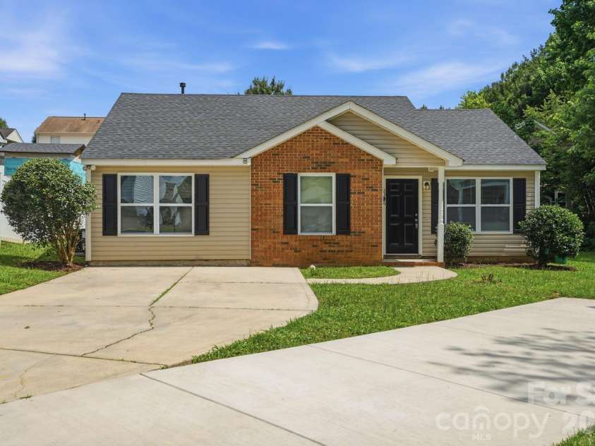 2306 Jordi Way, Charlotte, NC 28213.  MLS# CAR4386952, YatesRealty ID 26853. 