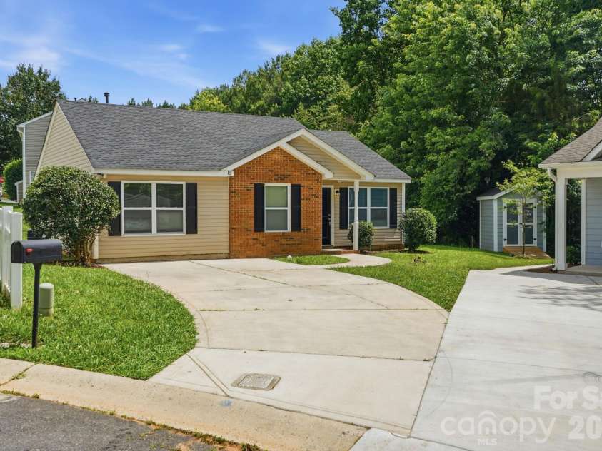 2306 Jordi Way, Charlotte, NC 28213.  MLS# CAR4386952, YatesRealty ID 26853. 