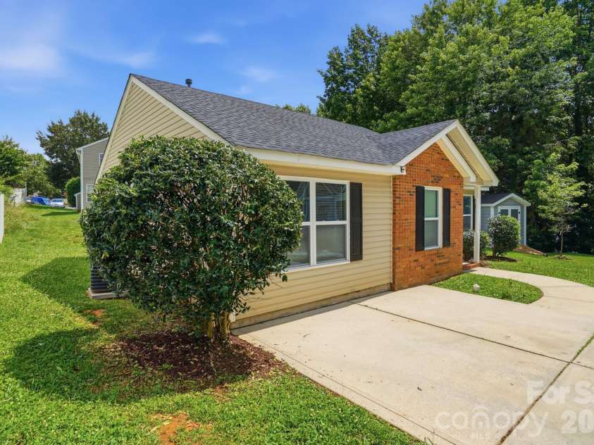 2306 Jordi Way, Charlotte, NC 28213.  MLS# CAR4386952, YatesRealty ID 26853. 