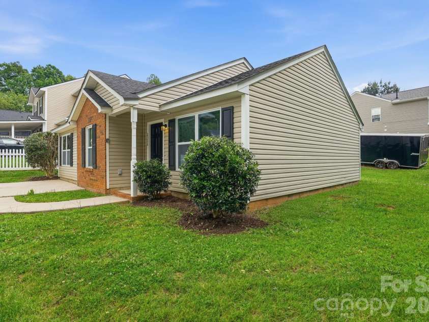 2306 Jordi Way, Charlotte, NC 28213.  MLS# CAR4386952, YatesRealty ID 26853. 