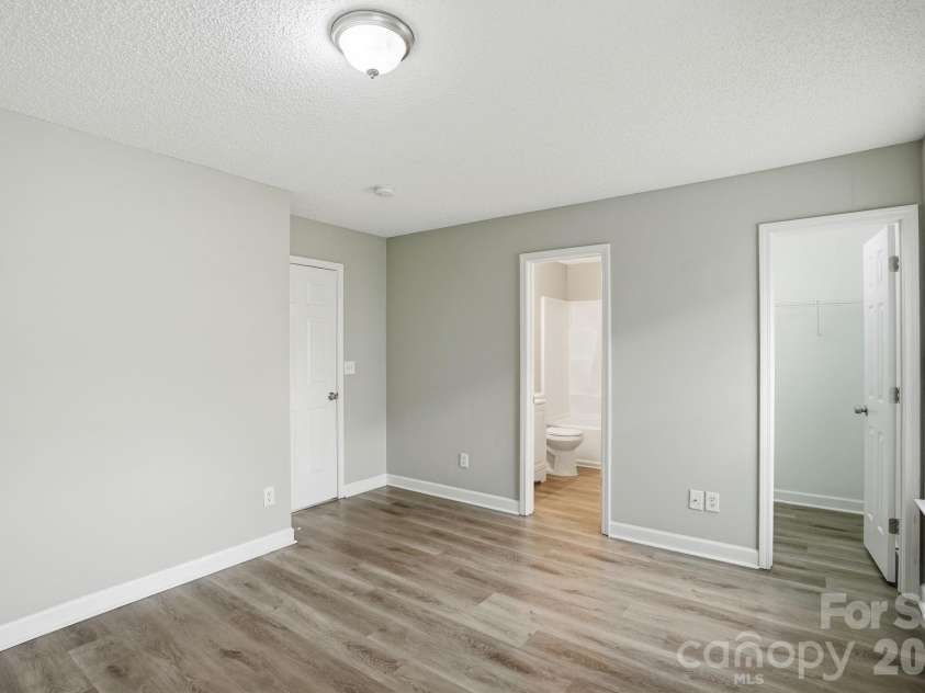 2306 Jordi Way, Charlotte, NC 28213.  MLS# CAR4386952, YatesRealty ID 26853. 
