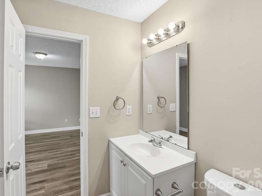 2306 Jordi Way, Charlotte, NC 28213.  MLS# CAR4386952, YatesRealty ID 26853. 