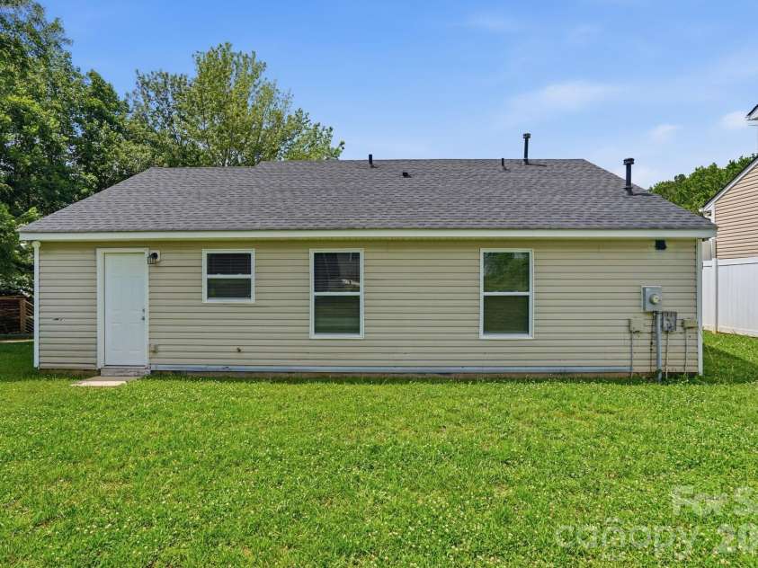 2306 Jordi Way, Charlotte, NC 28213.  MLS# CAR4386952, YatesRealty ID 26853. 