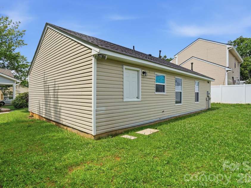 2306 Jordi Way, Charlotte, NC 28213.  MLS# CAR4386952, YatesRealty ID 26853. 