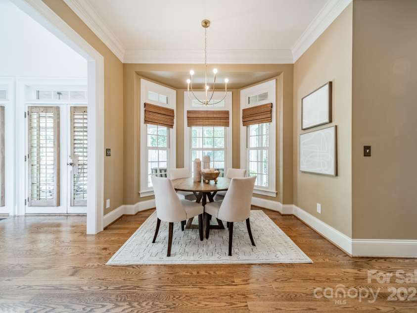 2300 Richardson Drive, Charlotte, NC 28211.  MLS# CAR4266822, YatesRealty ID 26854. Breakfast