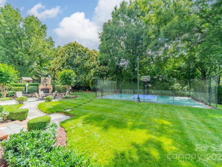2300 Richardson Drive, Charlotte, NC 28211.  MLS# CAR4266822, YatesRealty ID 26854. Landscaped backyard