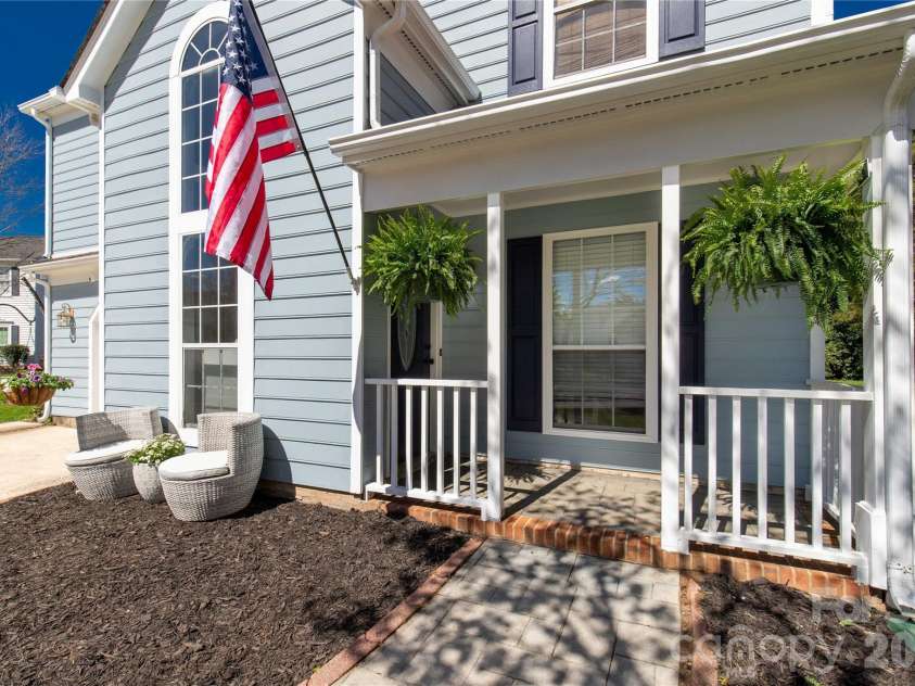 13213 Lampmeade Lane, Charlotte, NC 28273.  MLS# CAR4387181, YatesRealty ID 26856. Inviting Front Porch
