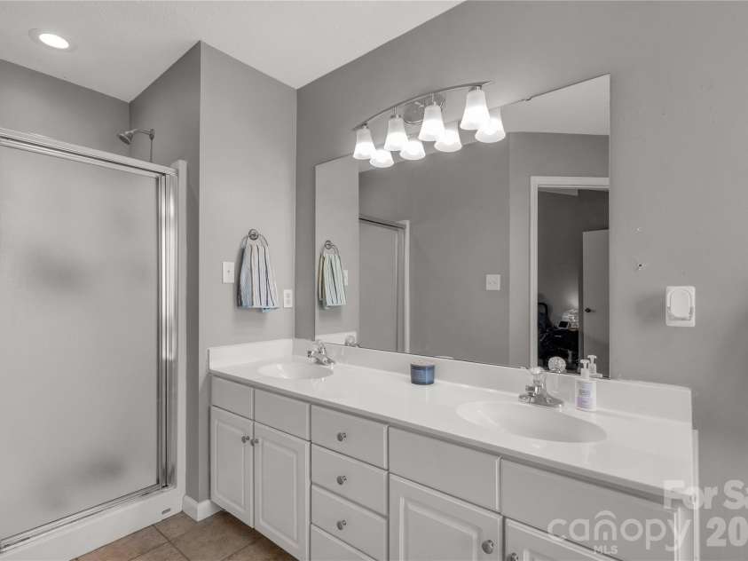 13213 Lampmeade Lane, Charlotte, NC 28273.  MLS# CAR4387181, YatesRealty ID 26856. Primary Bath with Double Vanities
