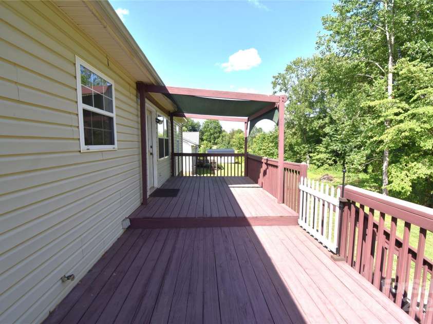 1524 Belleview Drive, Conover, NC 28613.  MLS# CAR4278042, YatesRealty ID 26858. 