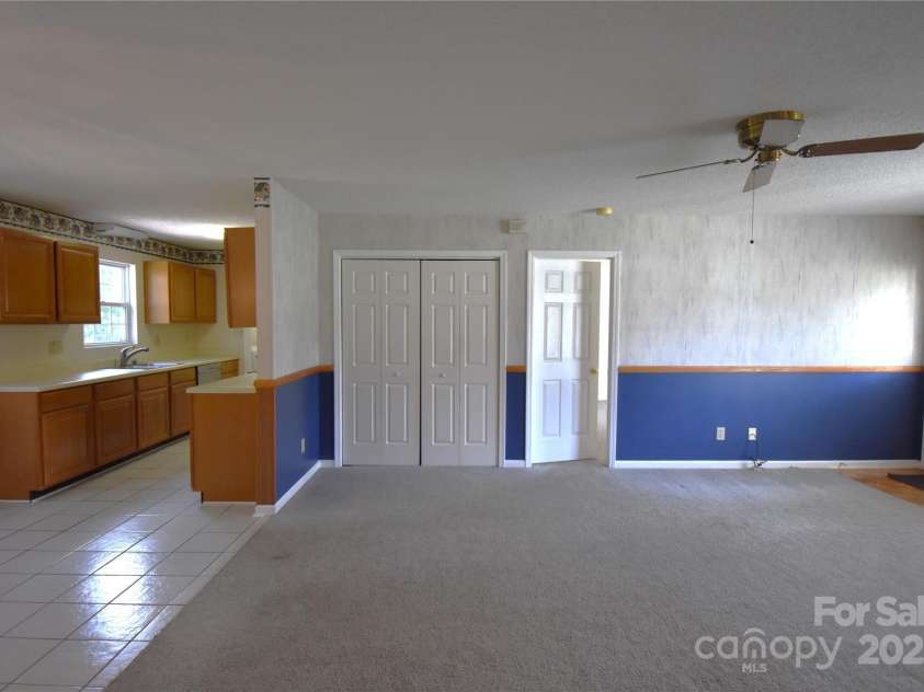 1524 Belleview Drive, Conover, NC 28613.  MLS# CAR4278042, YatesRealty ID 26858. 