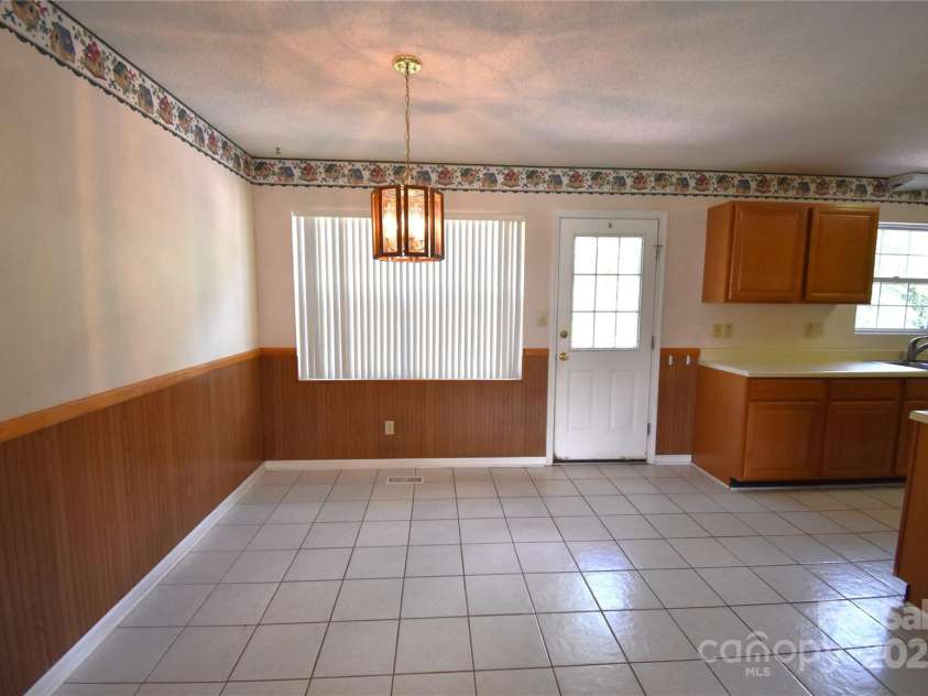 1524 Belleview Drive, Conover, NC 28613.  MLS# CAR4278042, YatesRealty ID 26858. 