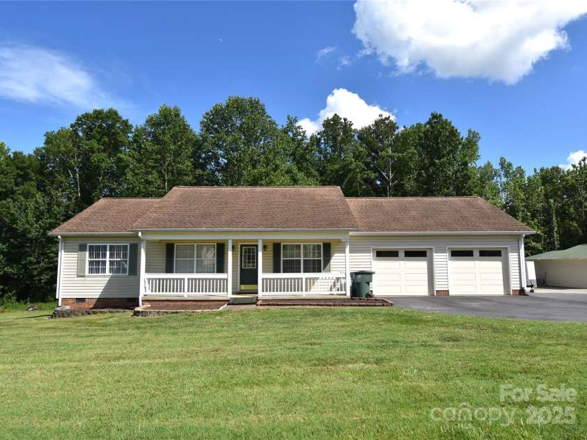 1524 Belleview Drive, Conover, NC 28613.  MLS# CAR4278042, YatesRealty ID 26858. 