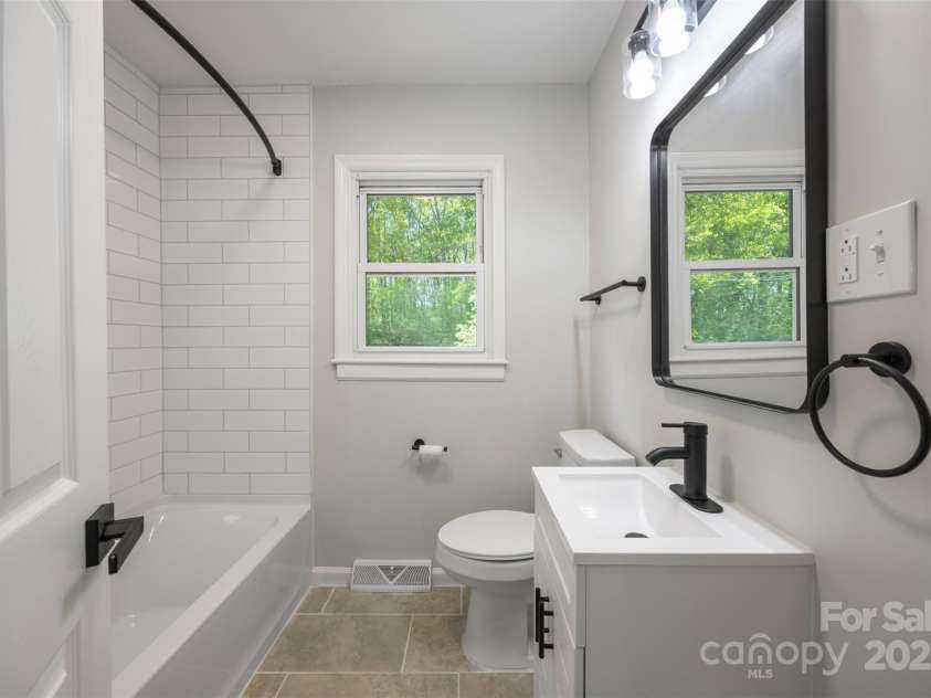 3715 Dallas High Shoals Highway, Dallas, NC 28034.  MLS# CAR4244433, YatesRealty ID 2686. Full Bath