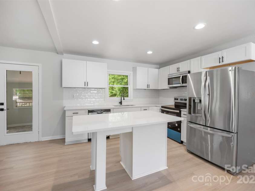 3715 Dallas High Shoals Highway, Dallas, NC 28034.  MLS# CAR4244433, YatesRealty ID 2686. Kitchen