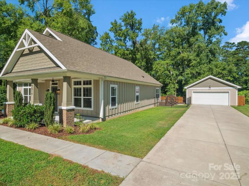 9519 Lawing School Road, Charlotte, NC 28214.  MLS# CAR4282476, YatesRealty ID 26861. 