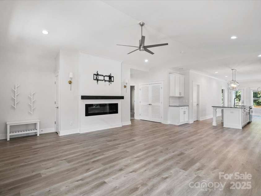 9519 Lawing School Road, Charlotte, NC 28214.  MLS# CAR4282476, YatesRealty ID 26861. 