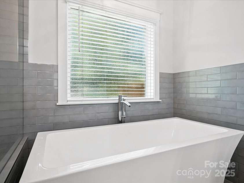 9519 Lawing School Road, Charlotte, NC 28214.  MLS# CAR4282476, YatesRealty ID 26861. 