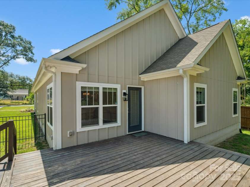 9519 Lawing School Road, Charlotte, NC 28214.  MLS# CAR4282476, YatesRealty ID 26861. 