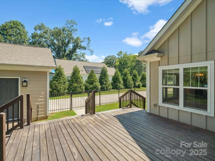 9519 Lawing School Road, Charlotte, NC 28214.  MLS# CAR4282476, YatesRealty ID 26861. 