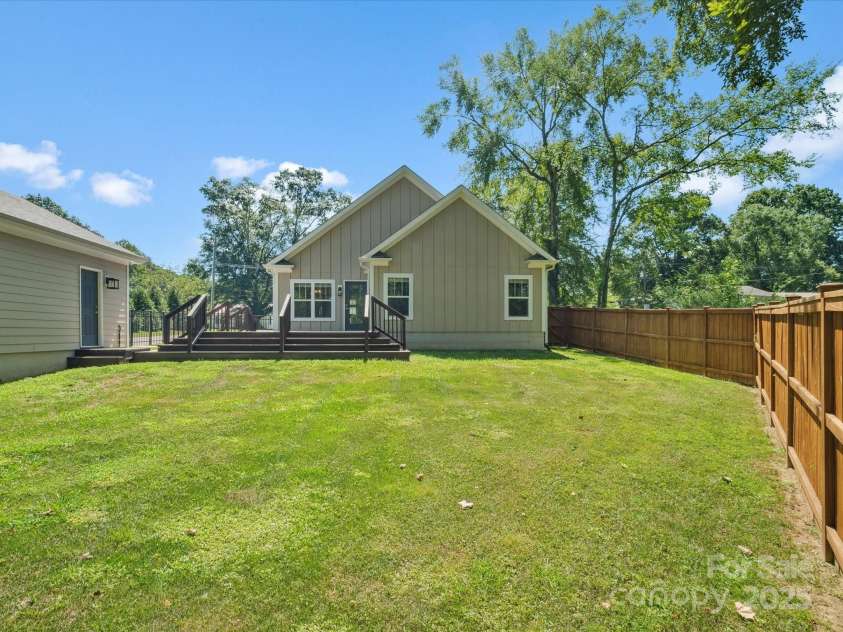 9519 Lawing School Road, Charlotte, NC 28214.  MLS# CAR4282476, YatesRealty ID 26861. 