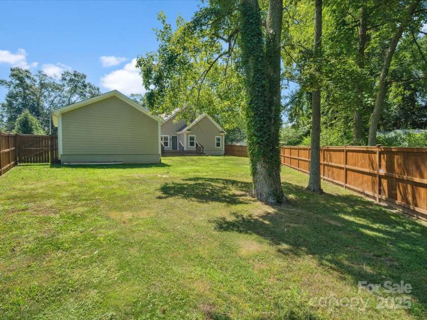 9519 Lawing School Road, Charlotte, NC 28214.  MLS# CAR4282476, YatesRealty ID 26861. 