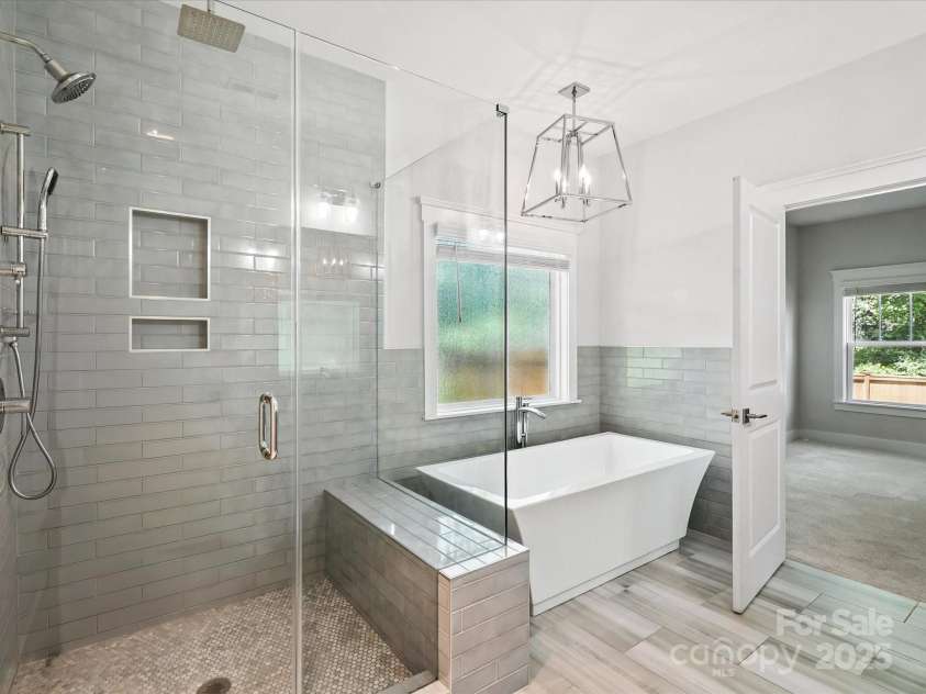 9519 Lawing School Road, Charlotte, NC 28214.  MLS# CAR4282476, YatesRealty ID 26861. Lux Primary Bath