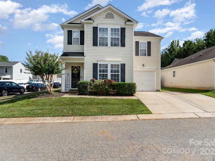 13412 Golden Apple Court, Charlotte, NC 28215.  MLS# CAR4281340, YatesRealty ID 26862. 